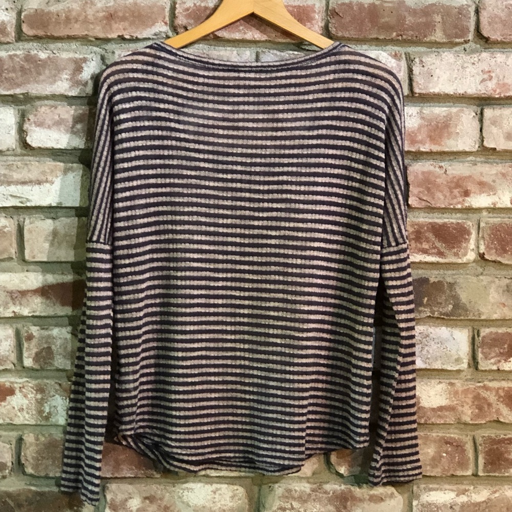 Splendid Long Sleeve Top-Pre❤️’d - Picture 2 of 6